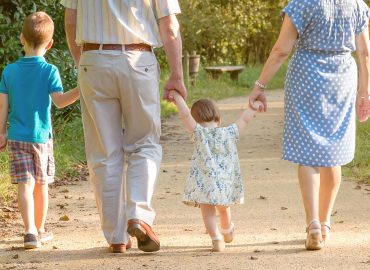 Terza età in aumento, ma senza servizi essenziali