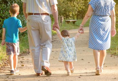 Terza età in aumento, ma senza servizi essenziali