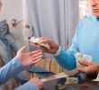 Quanto costa crescere un figlio: il picco è nell’adolescenza