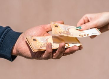 Troppo ricchi, troppi poveri. Oxfam: “Diseguaglianze senza precedenti”