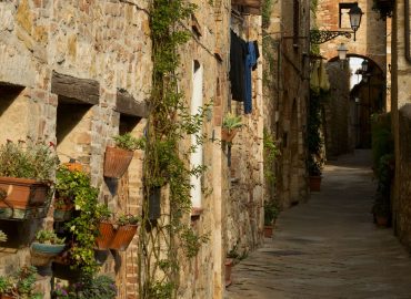 Toscana, record negativo di nascite e matrimoni