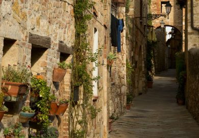 Toscana, record negativo di nascite e matrimoni