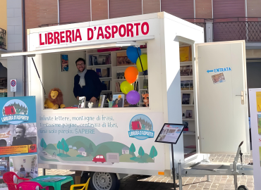 “Molti genitori non comprano i libri ai figli”, la denuncia dell’ideatore della “Libreria d’Asporto”