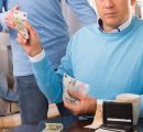 Tre italiani su 10 chiedono aiuto economico alla famiglia
