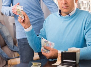 Tre italiani su 10 chiedono aiuto economico alla famiglia