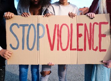 Violenza di genere, il report Save The Children preoccupa il Parlamento