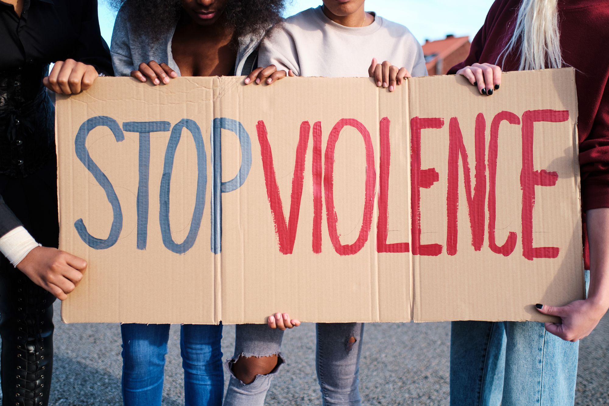 Violenza di genere, il report Save The Children preoccupa il Parlamento