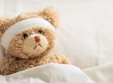 Tumori, ogni anno si ammalano 2.500 bambini: dal Sud viaggi della speranza e conti da 35mila euro