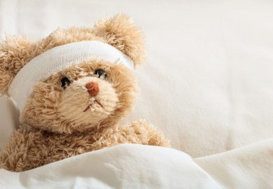 Tumori, ogni anno si ammalano 2.500 bambini: dal Sud viaggi della speranza e conti da 35mila euro