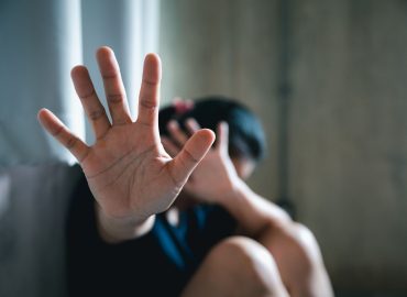 Violenza, il 29% degli adolescenti pensa che una ragazza contribuisca a provocarla