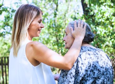 Bonus anziani da 850 euro al mese: come funziona e quali sono i requisiti per accedere