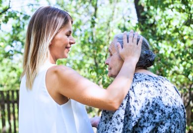 Bonus anziani da 850 euro al mese: come funziona e quali sono i requisiti per accedere