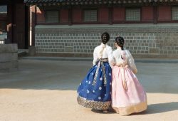 Donne discriminate e a casa solo per i figli, la Corea del Sud “rischia l’estinzione”