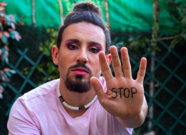 Se un coming out ti fa cacciare di casa, a che punto è l’Italia sui diritti LGBTQ+?