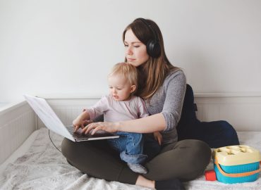 Flessibilità lavorativa e fertilità: uno studio conferma il legame