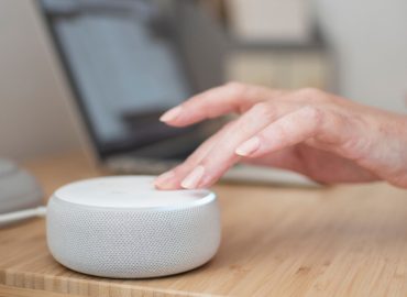 Alexa ‘Sei bruttissima’: dall’8 marzo l’assistente virtuale risponderà agli insulti