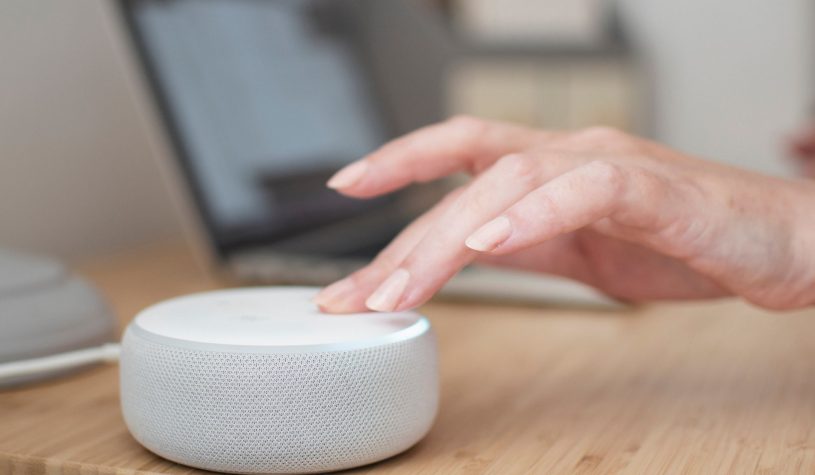 Alexa ‘Sei bruttissima’: dall’8 marzo l’assistente virtuale risponderà agli insulti