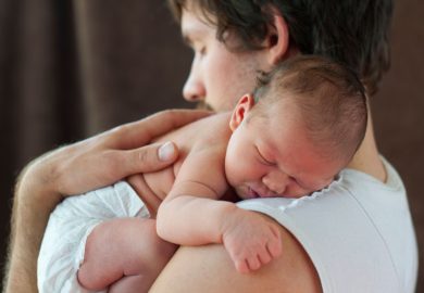 Tasso congedo paternità triplicato in Italia tra 2013-2022