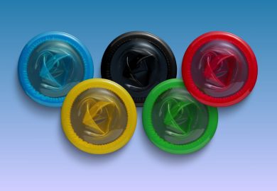 Olimpiadi Parigi 2024, distribuiti 300mila preservativi ma letti di cartone e alcol vietato