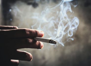 Un’Italia senza fumo: anche Milano lo vieta (a 10 metri di distanza)