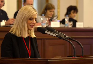 Papa Francesco incontra Olivia Maurel, l’influencer contro la Gpa