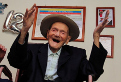 È morto Juan Vicente Perez Mora, l’uomo più anziano del mondo: aveva 114 anni (e 11 figli)