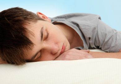 Altro che ore piccole, la Gen Z va a dormire alle 22: l’early night