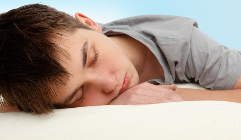 Altro che ore piccole, la Gen Z va a dormire alle 22: l’early night