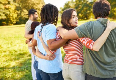 Giornata mondiale dell’amicizia, non avere legami è un rischio per la salute
