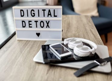Se entri in questo locale, lascia lo smartphone: il digital detox da Amsterdam a Verona