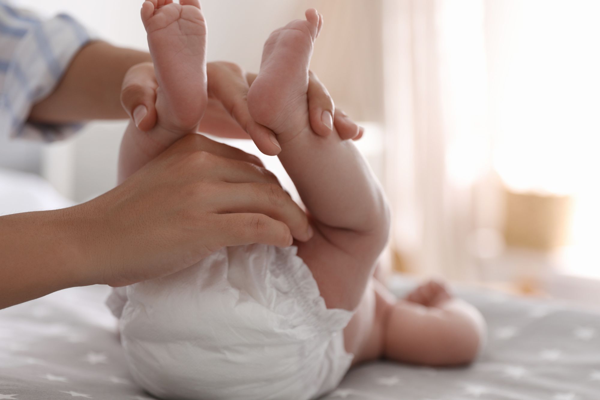 “Stop alla produzione di pannolini per neonati”, così il Giappone affronta la denatalità
