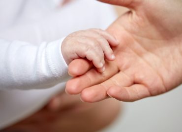 “Nascite al minimo storico”, la denatalità italiana sul Financial Times