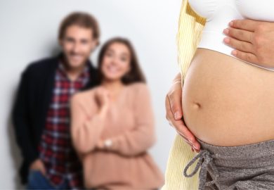 Maternità surrogata, ok della Commissione Giustizia del Senato al ddl sul reato universale