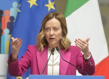 Natalità, Meloni: “Priorità assoluta per il governo, cambiare la narrazione ostile alla famiglia”