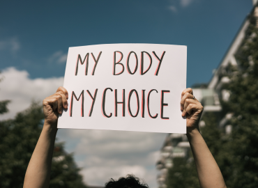 Associazioni Pro Vita nei consultori, polemiche su emendamento del centrodestra