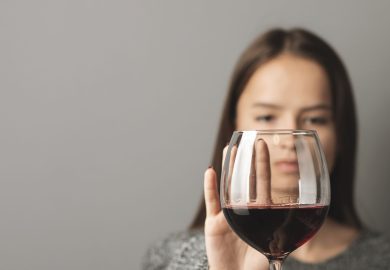 Cannabis e alcol in aumento tra gli adolescenti: il report Oms