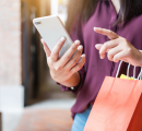 Guardare in rete, comprare in negozio: le abitudini di acquisto degli italiani