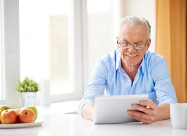 Anziani intelligenti quasi quanto i giovani: perché il gap sta diminuendo?