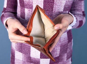 Stipendi italiani -3,4% rispetto al pre-Covid, è il quarto calo più netto su 21 Paesi