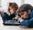Che cosa è lo “stipendio emotivo”? Emergono nuovi dati sul rapporto tra Gen Z e lavoro