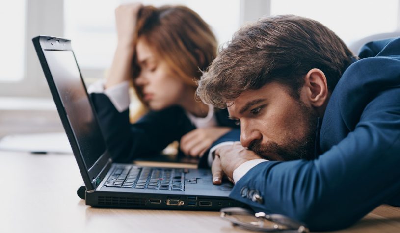 Che cosa è lo “stipendio emotivo”? Emergono nuovi dati sul rapporto tra Gen Z e lavoro
