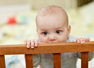 “Non ci sono abbastanza bambini”, l’allarme degli esperti sul calo demografico