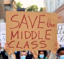 Ceto medio, in Italia c’è rischio declassamento: “Impegno e competenze non sono premiati”