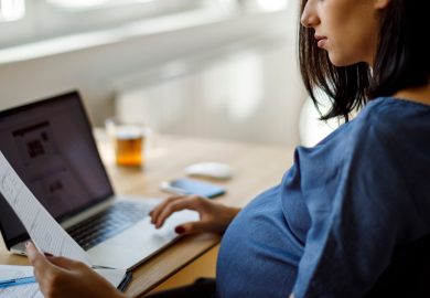 Licenziata due volte: prima per la maternità, la seconda dopo l’aborto