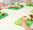 Pasta in bianco per i figli di chi non paga la mensa scolastica, bufera a Mortara. Il sindaco: “Saldato già il 22% del debito”