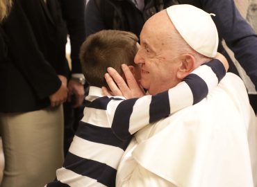 Lavoro, Papa: “I papà non hanno tempo per giocare con figli”