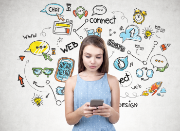 Social e internet, le ragazze sono più connesse dei coetanei maschi