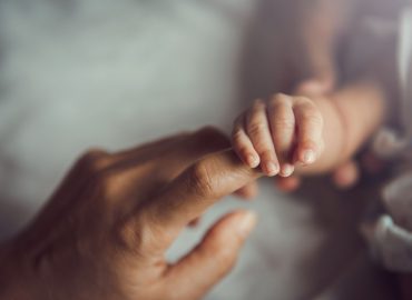 A Londra una donna ha abbandonato per strada tre figli