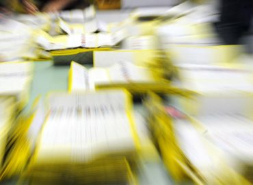 Europee, file unisex ai seggi di Milano e Padova: per la Lega decisione “assurda”