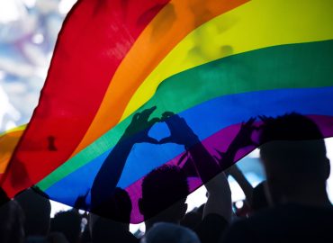 La Puglia approva la legge contro l’omolesbobitransfobia e l’abilismo: è la prima regione in Italia